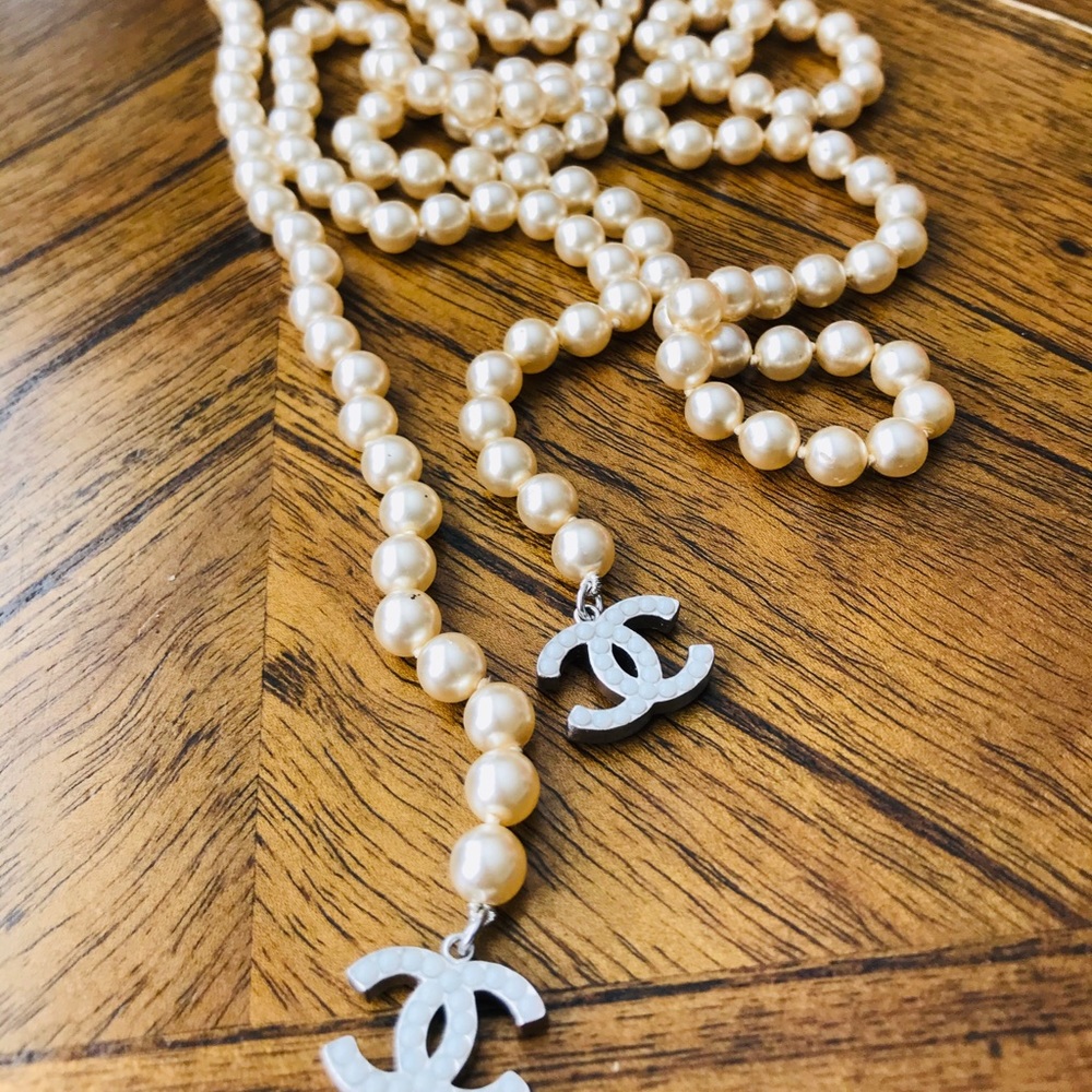 Chanel Faux Pearl Logo Necklace - Picture 2 of 11